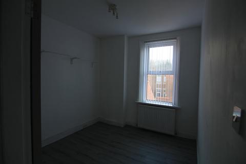 3 bedroom flat to rent, Parmontley Street, Newcastle upon Tyne, NE15
