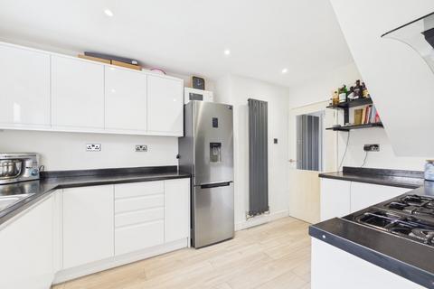 40 Essex Close, Worcester, WR2 5RW