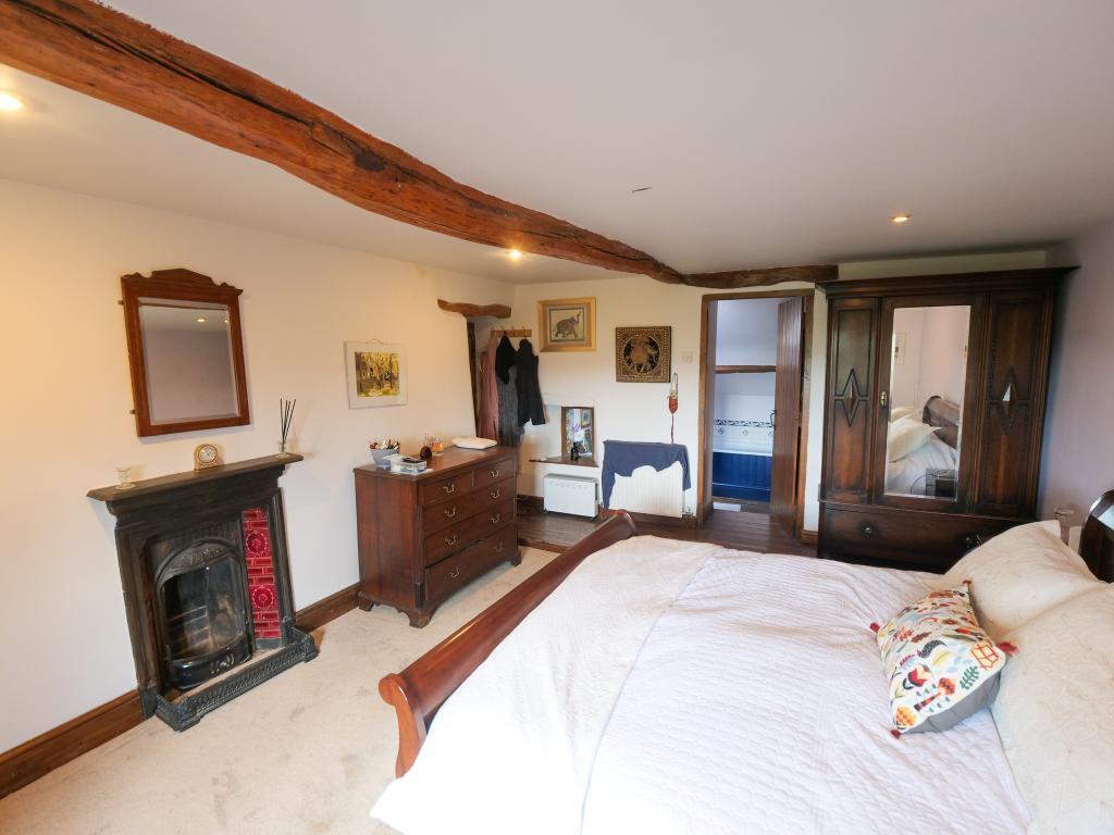 Master Bedroom Dual Aspect