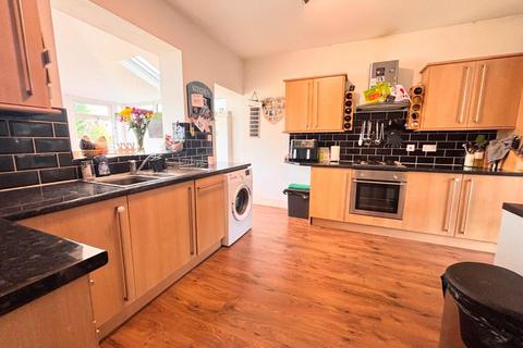 5 bedroom terraced house for sale, Windrush Road, Hardingstone, Northampton NN4