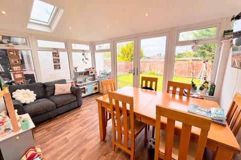 5 bedroom terraced house for sale, Windrush Road, Hardingstone, Northampton NN4