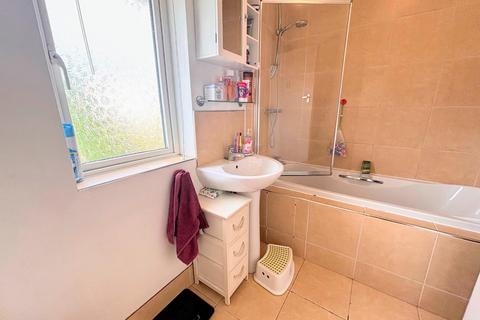 8 Windrush Road, Hardingstone, Northampton, NN4 6EH