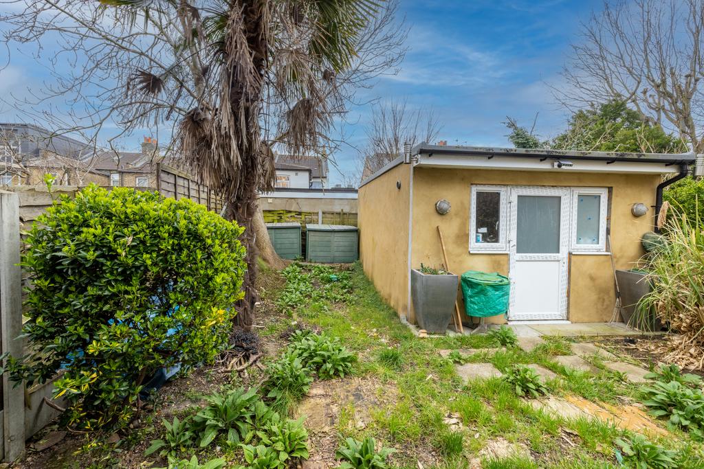2 e4 a6097 hdr