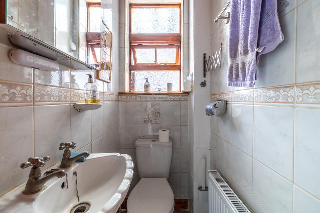 2 e4 a6079 hdr