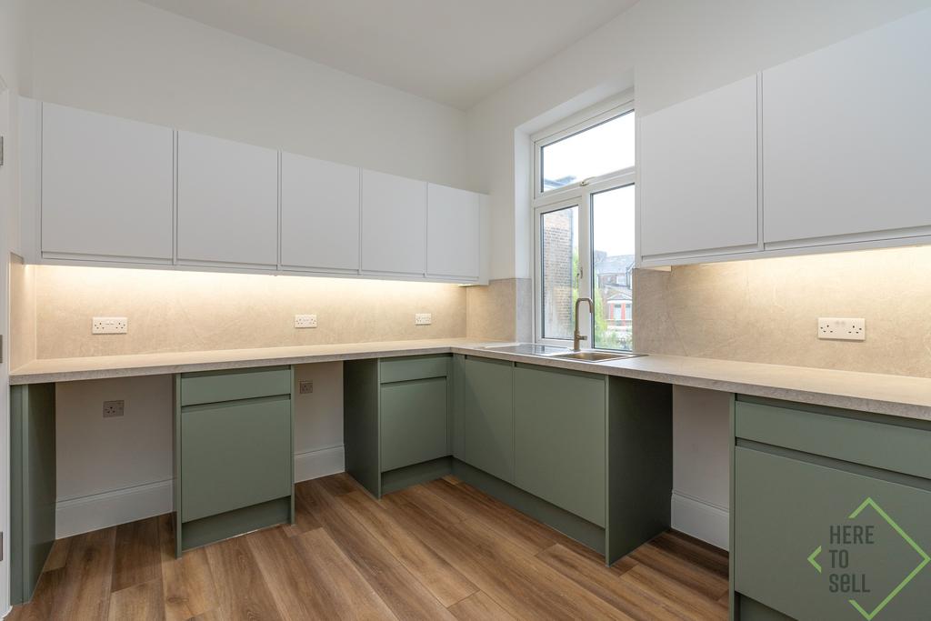 Flat B, 17, Belmont Road, London, N15 3 LS-18