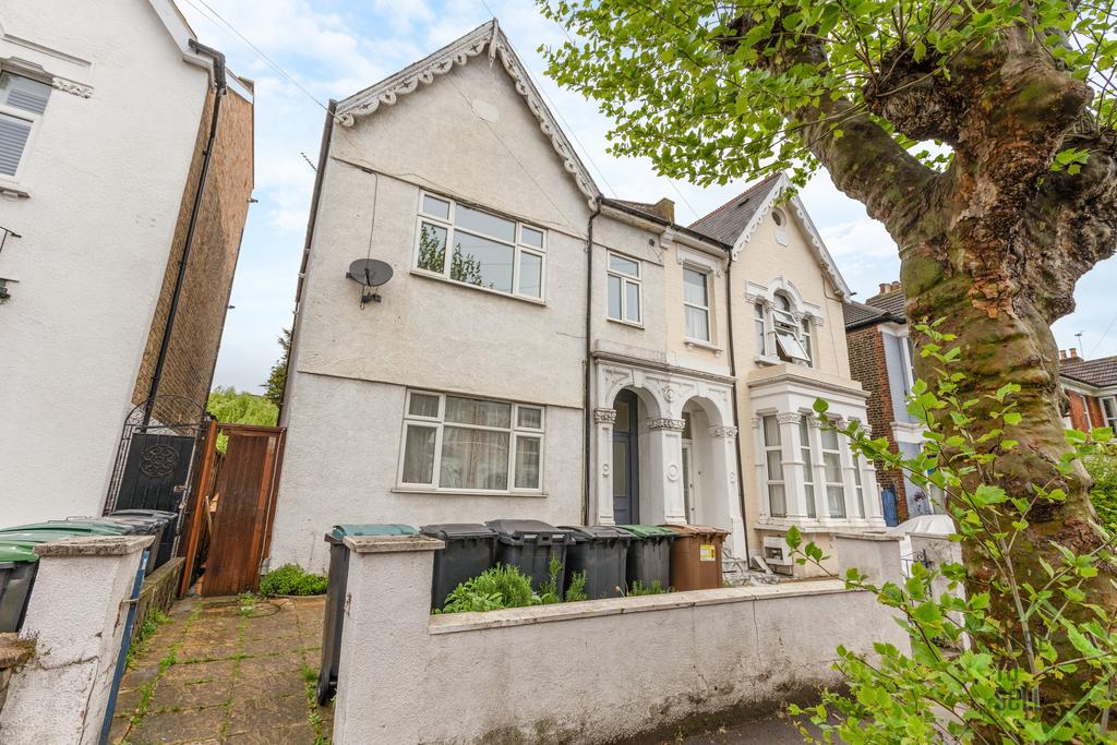 Flat B, 17, Belmont Road, London, N15 3 LS-35