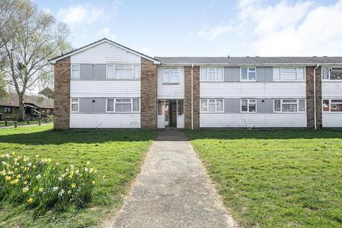 87a Ellis Road, Coulsdon, CR5 1BP