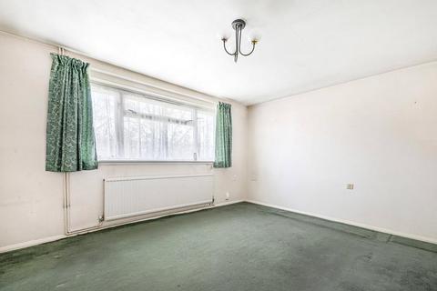 87a Ellis Road, Coulsdon, CR5 1BP