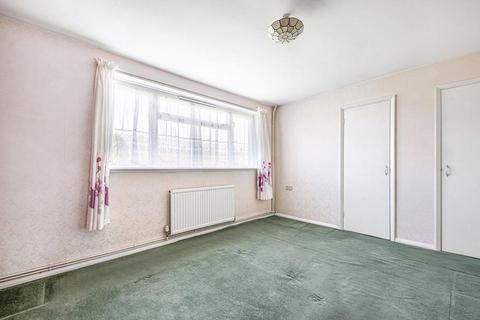 87a Ellis Road, Coulsdon, CR5 1BP