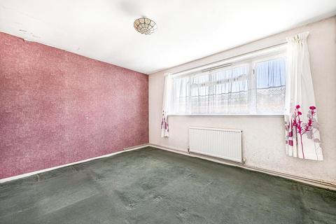 87a Ellis Road, Coulsdon, CR5 1BP