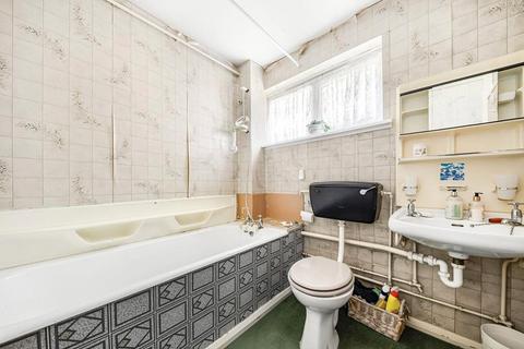 87a Ellis Road, Coulsdon, CR5 1BP