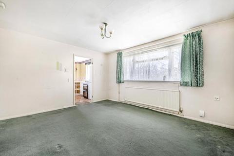87a Ellis Road, Coulsdon, CR5 1BP
