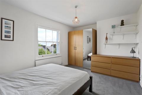 2 bedroom flat to rent, Dartmouth Park Hill, London