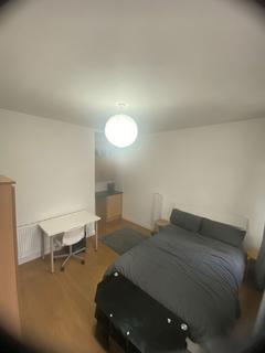 1 bedroom in a house share to rent, Mackenzie Road, Salford M7