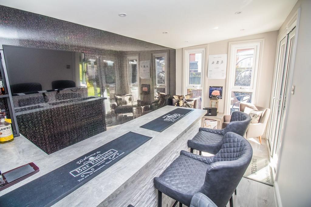Bar/Office