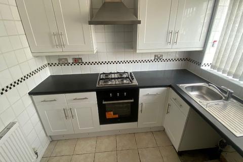 2 bedroom semi-detached house to rent, Oakridge Drive, Willenhall, WV12