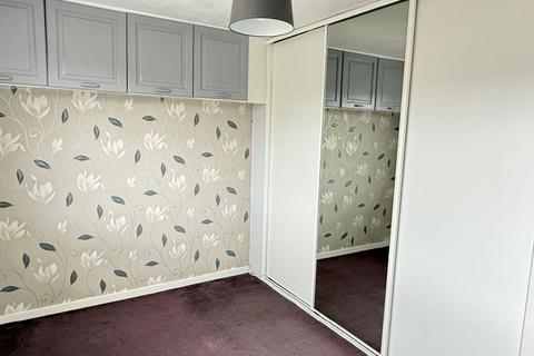 2 bedroom semi-detached house to rent, Oakridge Drive, Willenhall, WV12