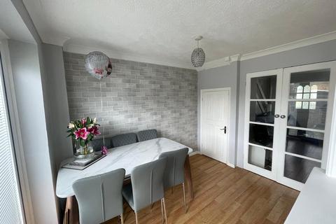 3 bedroom terraced house for sale, Blackmore Walk, Rayleigh, Essex, SS6