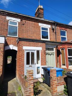 1 bedroom apartment to rent, Kerrison Road