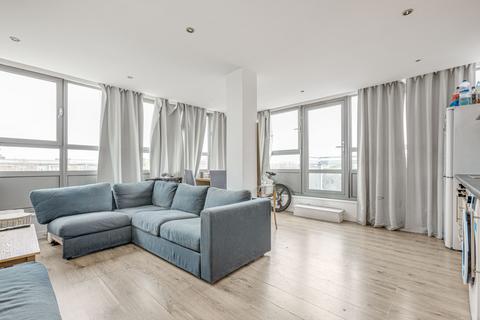 2 bedroom flat to rent, Courtenay House, London SW2