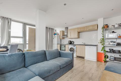 2 bedroom flat to rent, Courtenay House, London SW2