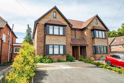 undefined, Elvendon Road, Reading RG8