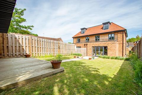undefined, Elvendon Road, Reading RG8