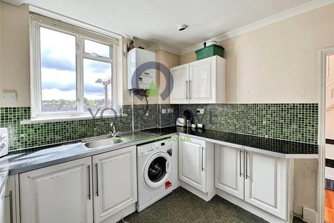 2 bedroom maisonette to rent, Carnbrook Road, London SE3