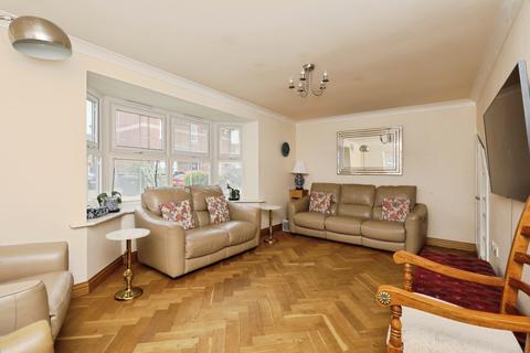 5 Barber Close, Armthorpe, Doncaster, DN3 2FN