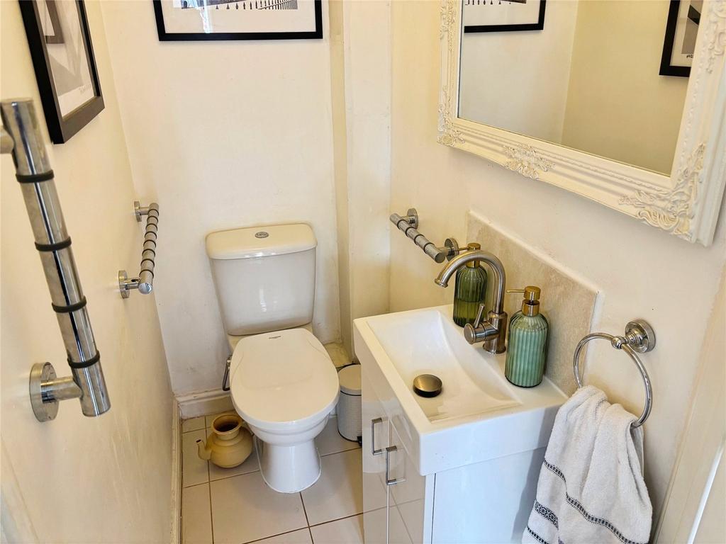 Cloakroom/Wc