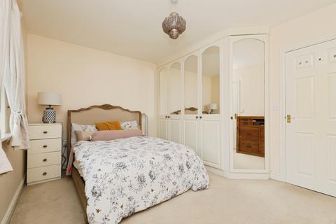 5 Barber Close, Armthorpe, Doncaster, DN3 2FN