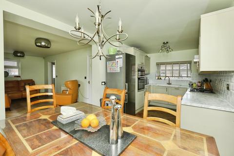 5 Barber Close, Armthorpe, Doncaster, DN3 2FN
