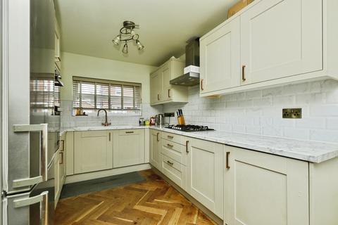 5 Barber Close, Armthorpe, Doncaster, DN3 2FN