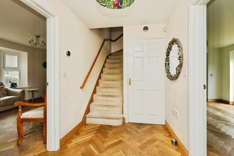 5 Barber Close, Armthorpe, Doncaster, DN3 2FN