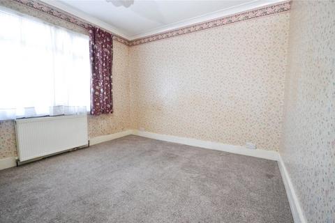 3 bedroom semi-detached house to rent, Martindale Road, Hounslow TW4