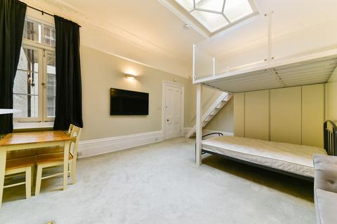 Studio to rent, Inverness Terrace, W2