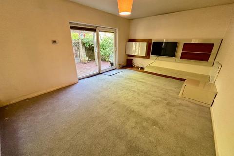 2 bedroom apartment for sale, Kingston Court, Didsbury
