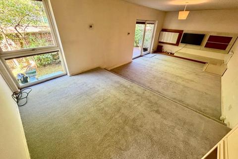 2 bedroom apartment for sale, Kingston Court, Didsbury