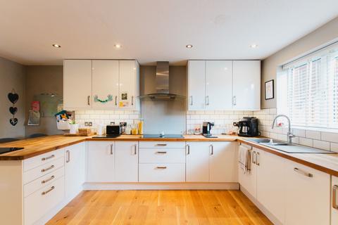 3 bedroom semi-detached house for sale, Quarry Close, Bloxham, OX15