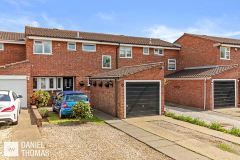 50 Fullers Close, Waltham Abbey, EN9 3EY