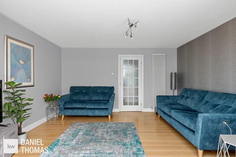 50 Fullers Close, Waltham Abbey, EN9 3EY