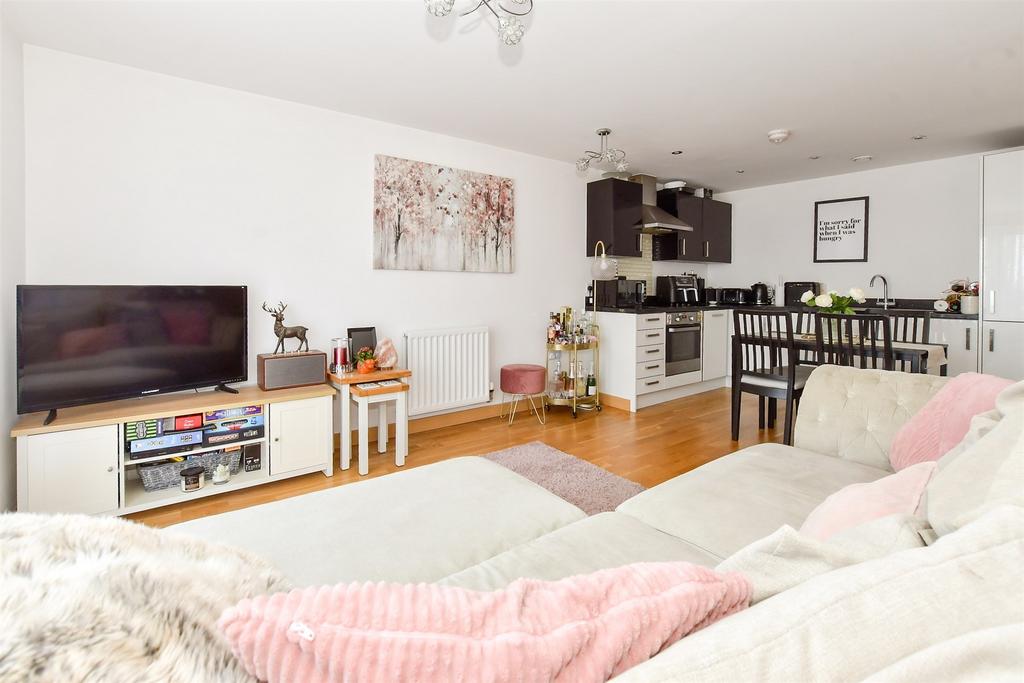 Kitchen/ Lounge/ Diner