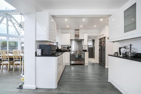 76 The Crescent, Bricket Wood, St Albans, AL2 3NF