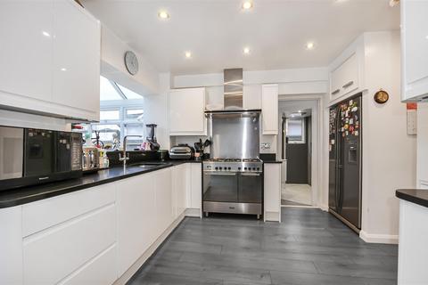 76 The Crescent, Bricket Wood, St Albans, AL2 3NF