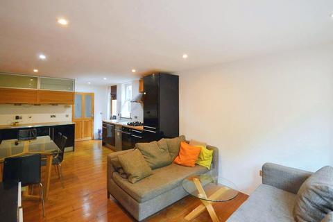 2 bedroom flat to rent, Colwyn Road, The Mounts