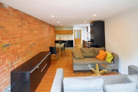 2 bedroom flat to rent, Colwyn Road, The Mounts