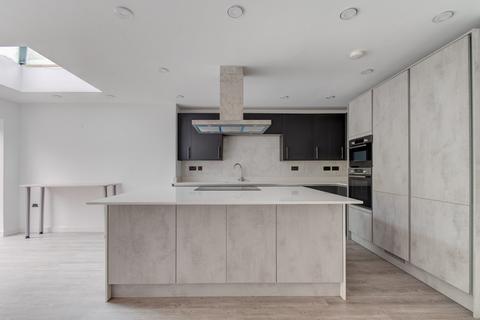 81 Arnold Road, Shirley, Solihull, B90 3JS