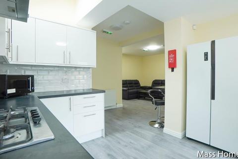 6 bedroom semi-detached house to rent, Parrs Wood Road, Manchester M20