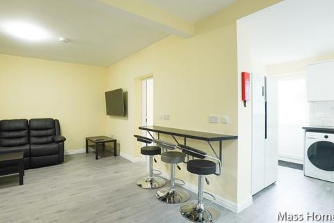 6 bedroom semi-detached house to rent, Parrs Wood Road, Manchester M20