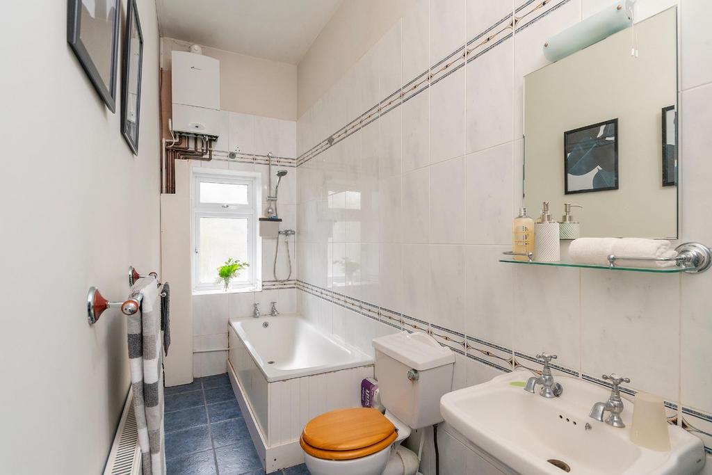 H1 F2 F0 RRRD - Bathroom B.jpg